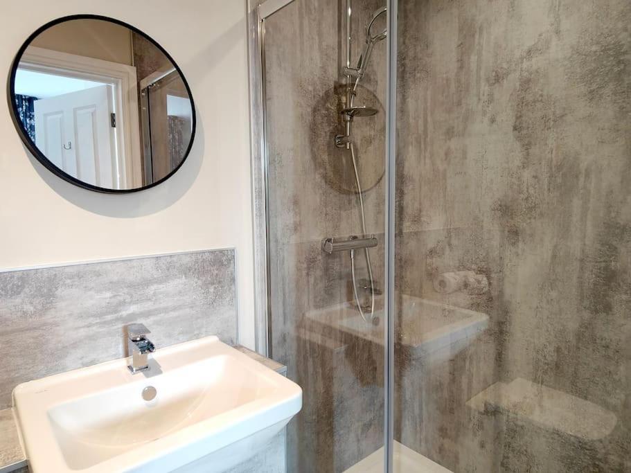 Apartment Carvetii - Anne House 3 - Triple Bed First Flr En-suite *